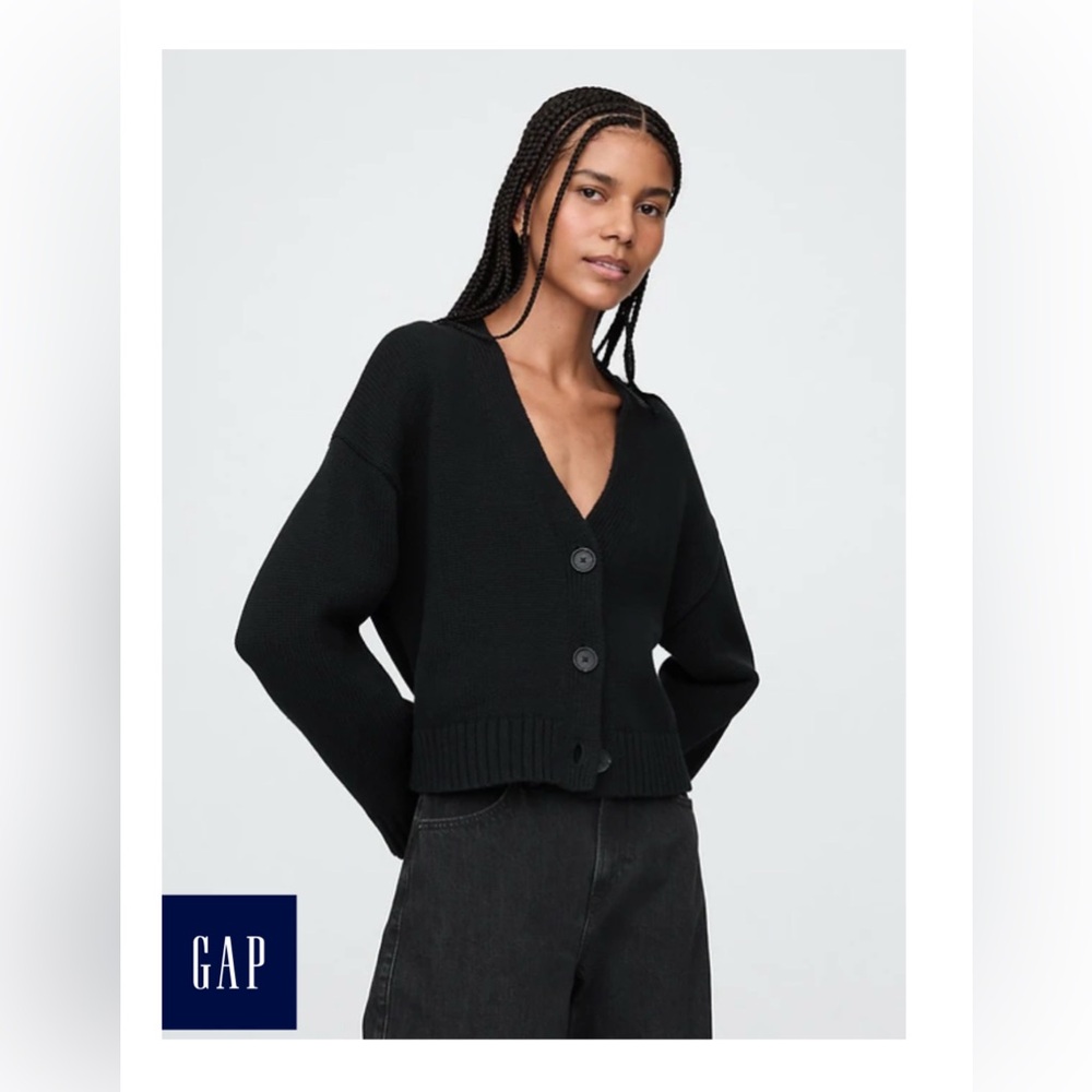 GAP Women's V-Neck Black Button-Up Cardigan. Size Small - NWT